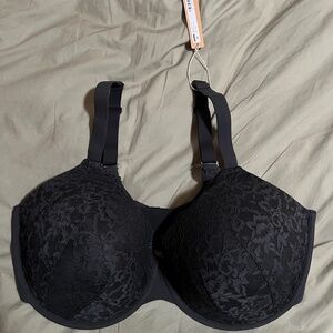 Skims “Fits Everybody” Bra